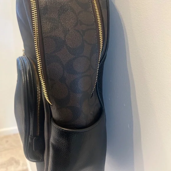 Backpack - Picture 5 of 8